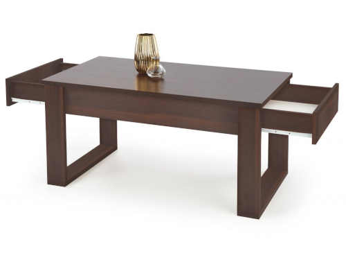dřevěný stolek v hnědém provedení